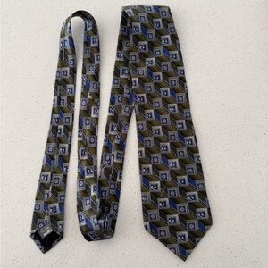 Elegant Diamond Pattern Tie in Olive and Navy